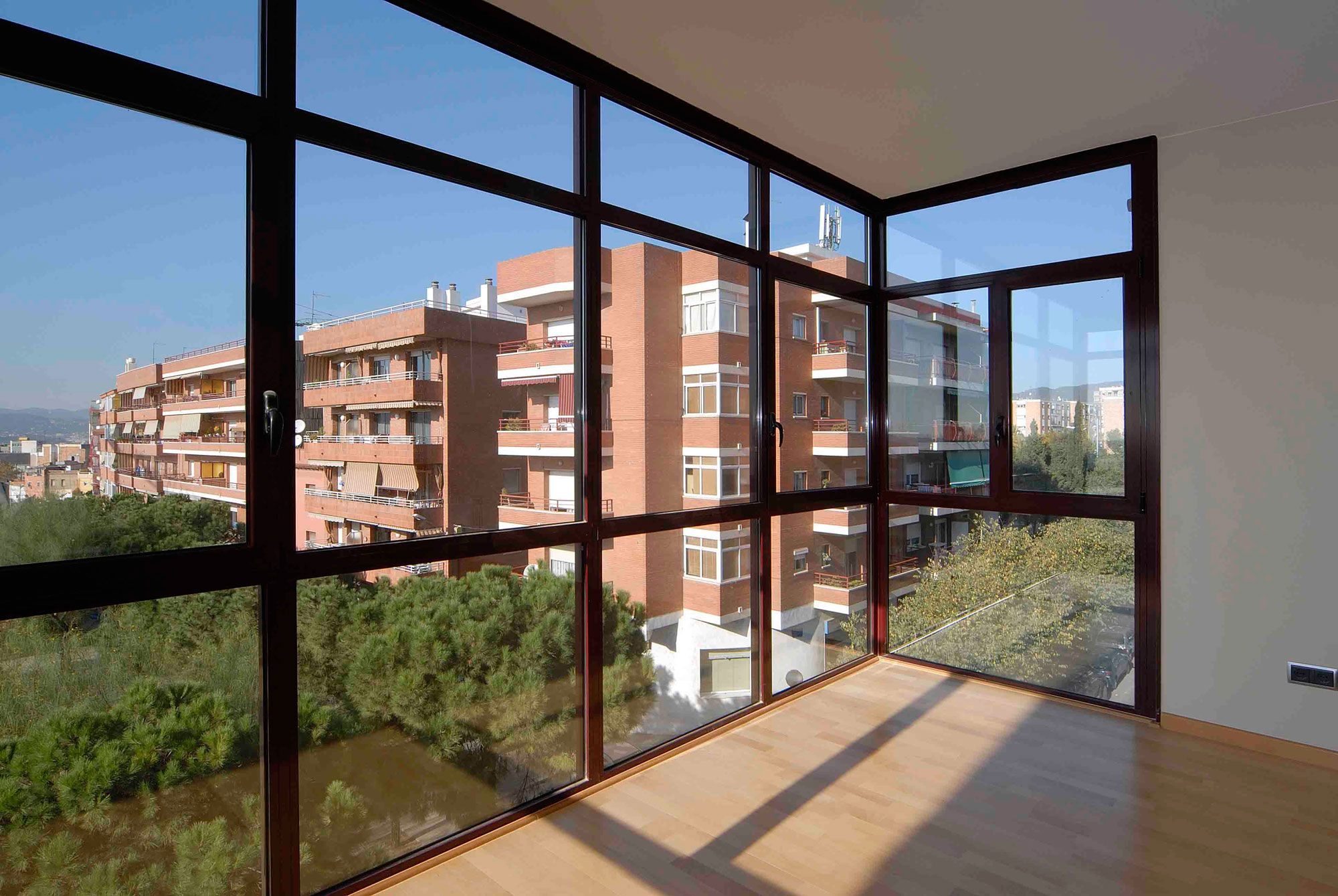 cornella_03_2000_